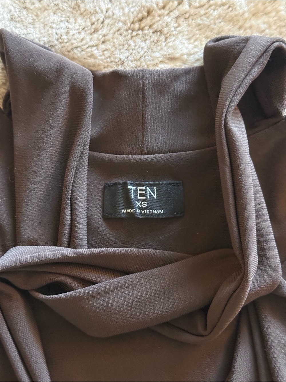 Ten by Babaton smooth matter Penthouse Sleeveless Brown Top front scarf XS - Picture 3 of 8